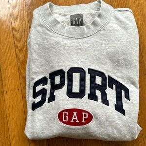 oversized Gap sport crewneck!